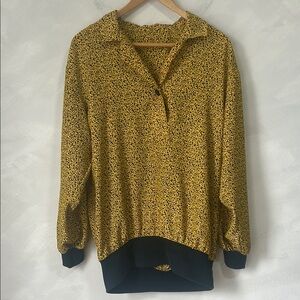 Vintage 80s 90s ditsy blouse, funky yellow bright shirt, Size M or L